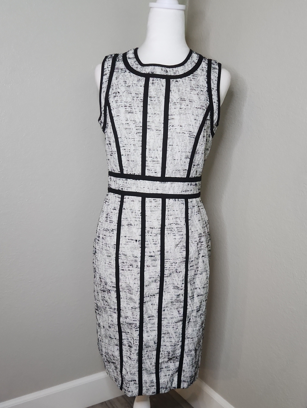Calvin Klein Black and White Paneled Sheath Dress Midi Size 4